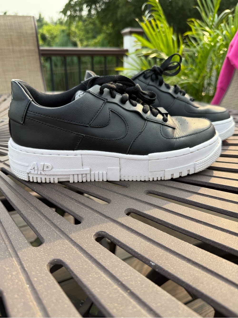 Women’s Nike Air Force 1 Pixel sneaker, Sz 9, like new !